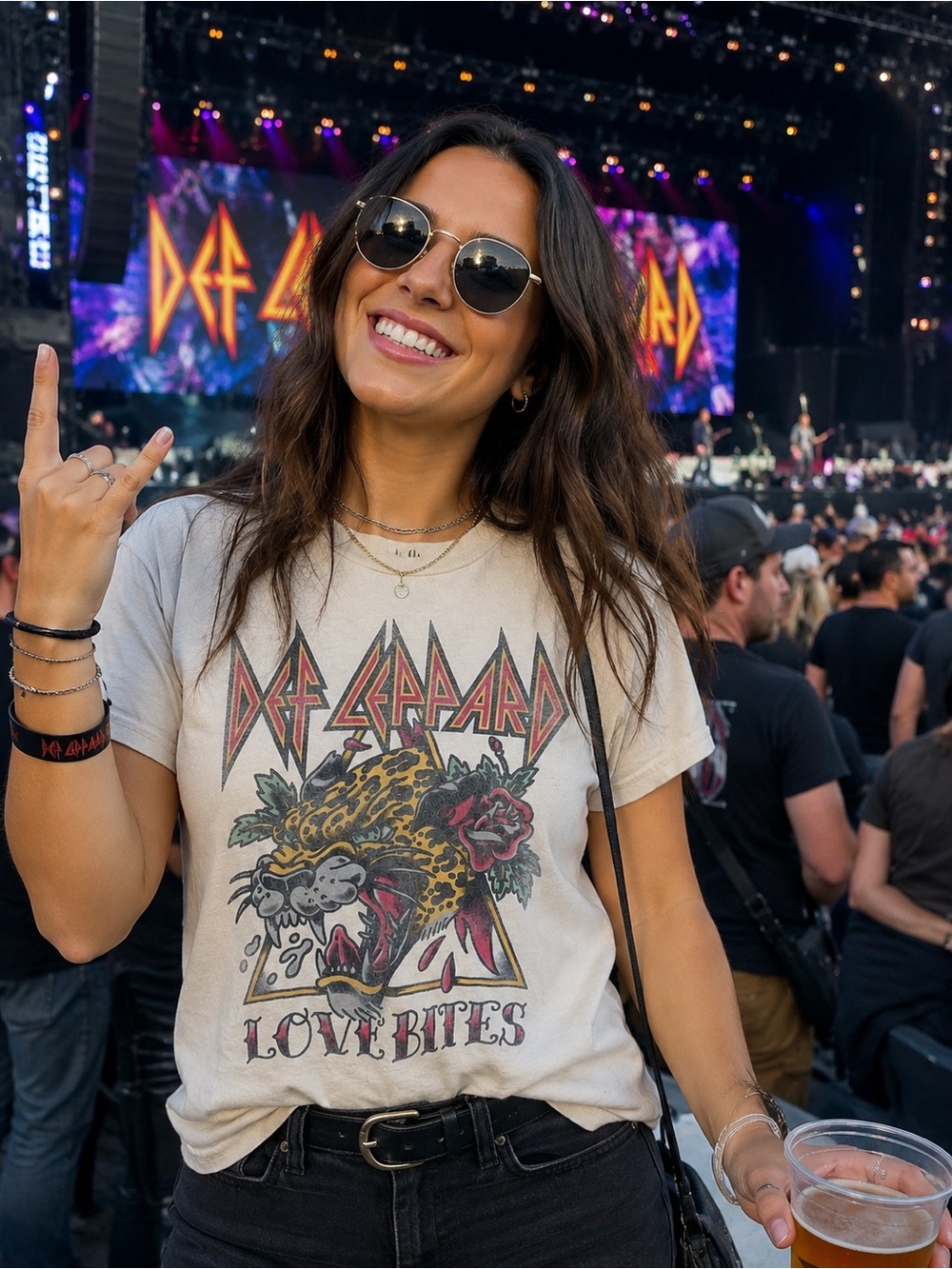 Def Leppard Love Bites Graphic T Shirt Large Cream Leopard Rock Band Tee
